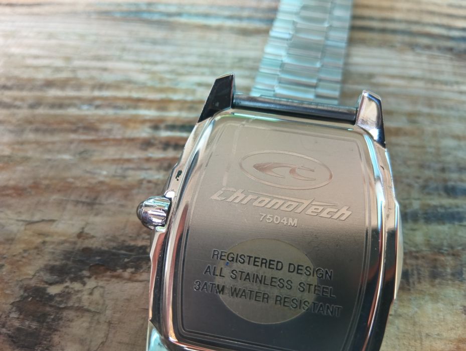 Стильний годинник  Chronotech