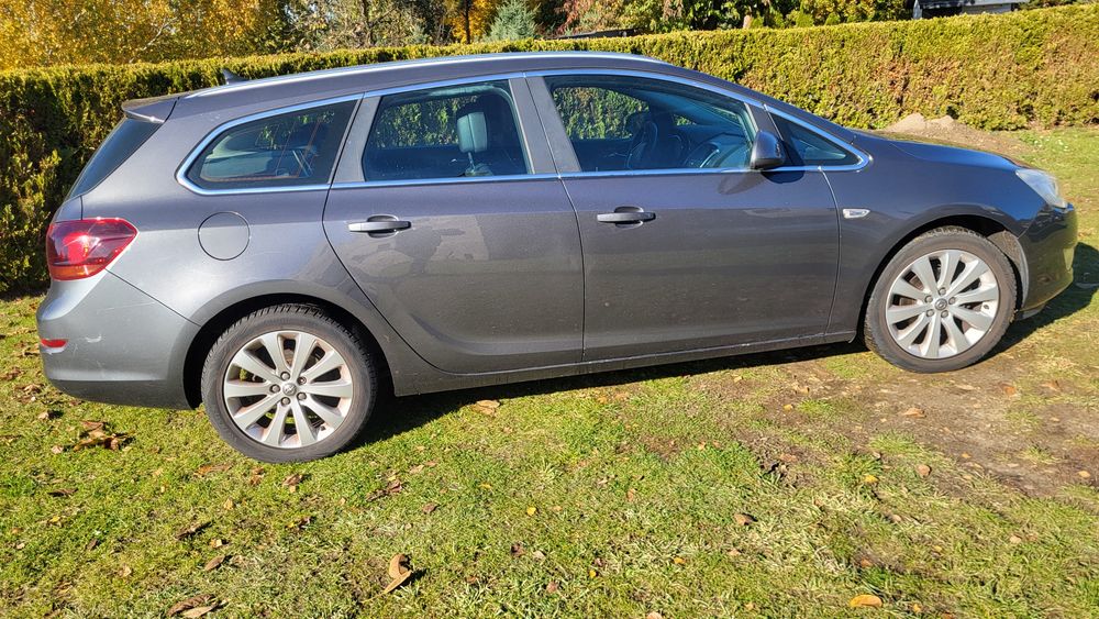 Opel Astra 1.4 rok 2011
