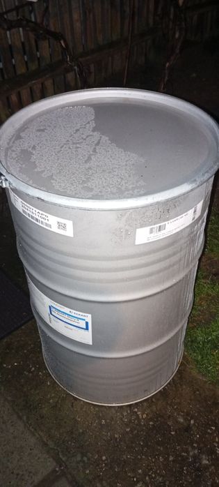 Продам металеві бочки 200л