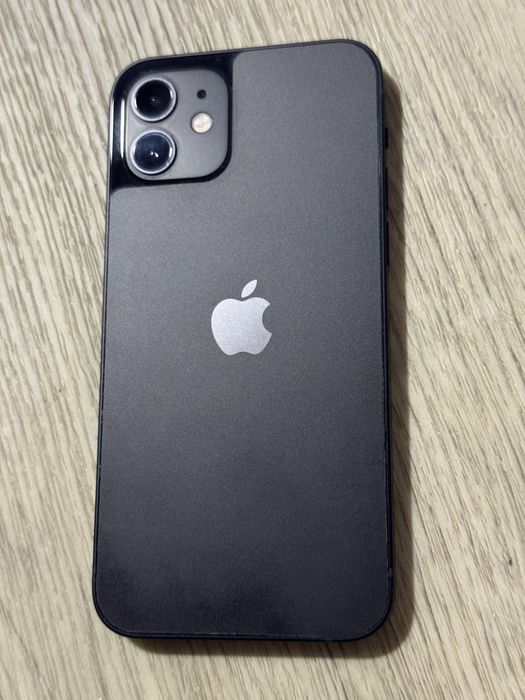 Продаю IPhone 12