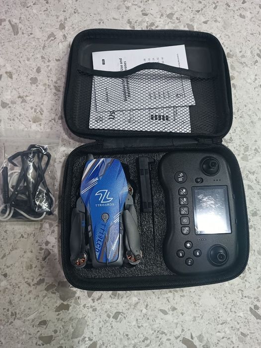 Дрон. Квадрокоптер TTROARDS TT19 LCD с бесщеточными моторами и пультом управления со встроенным экраном