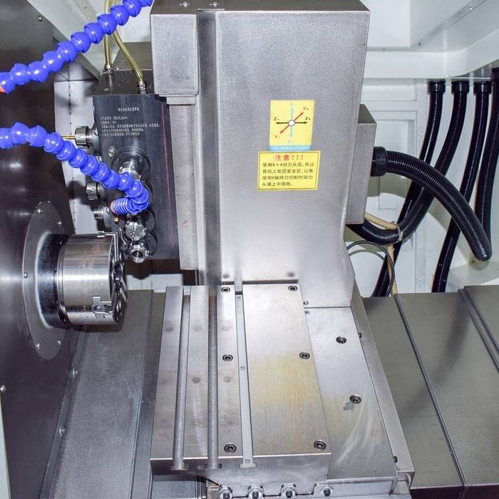 Токарно-фрезерний центр, токарно-фрезерный станок с ЧПУ 3 оси