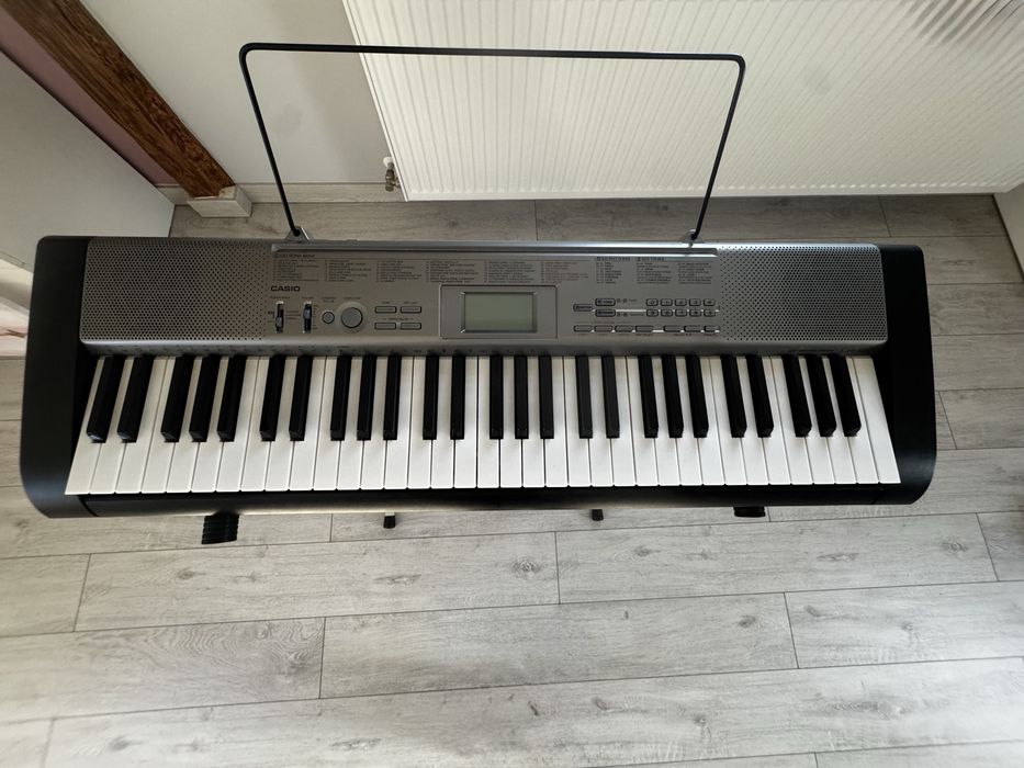 Casio LK-120 - keyboard z podświetlanymi klawiszami