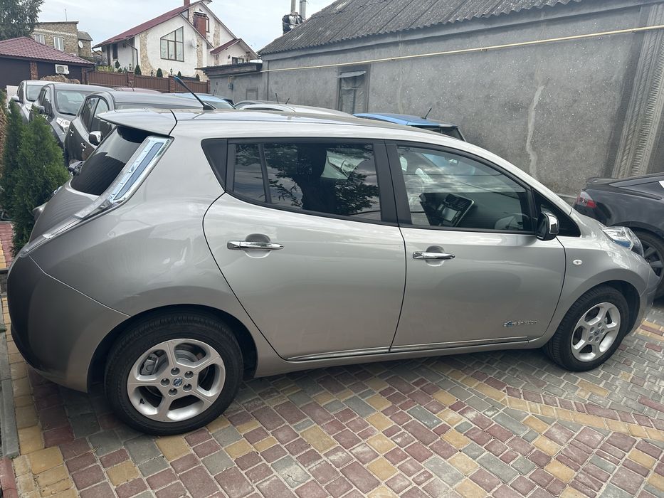 Продам Nissan Leaf 2014 г