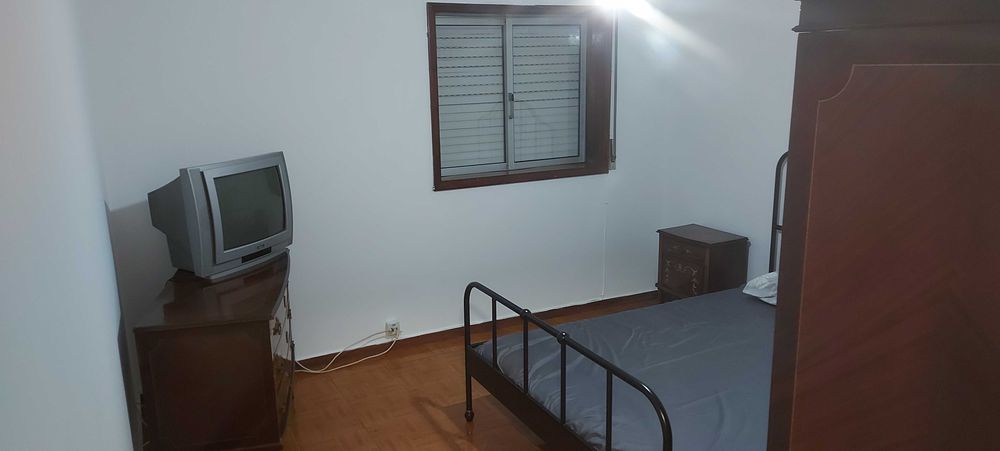 Quarto arrendar/alugar a estudantes e ou trabalhadores - Matosinhos (próximo ao metro)
