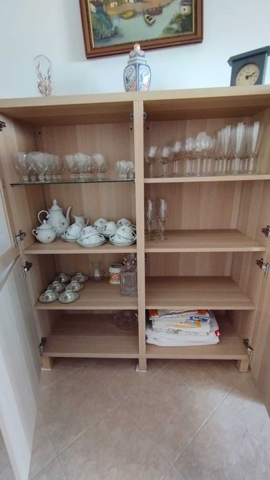 2 Moveis sala IKEA em excelente estado com 4 portas e 8 prateleiras