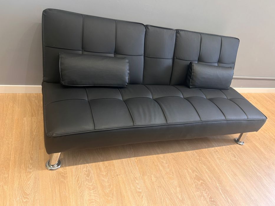 Sofá cama preto couro
