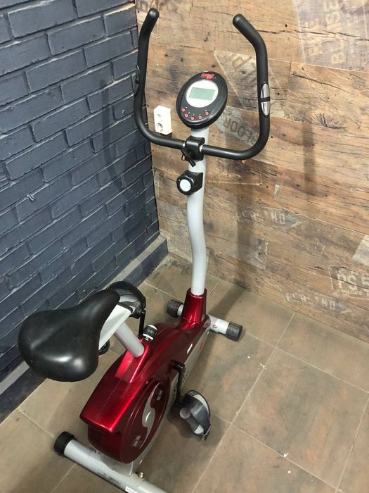 Велотренажер Finnlo . Широкий вибір тренажерів та різної техніки.