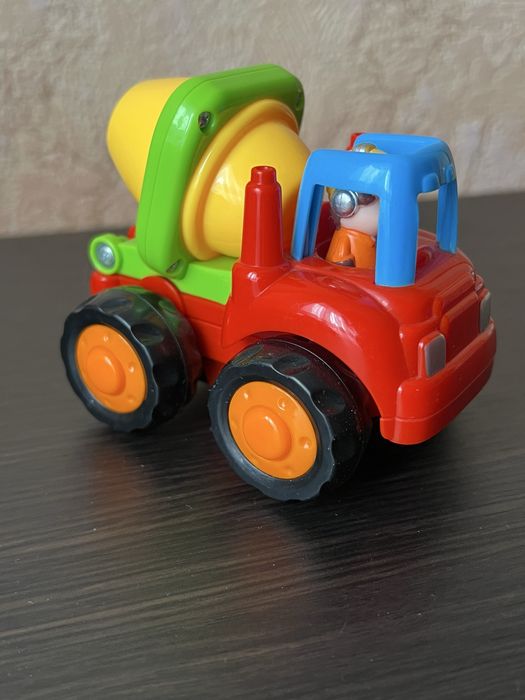 Синій трактор та вся колекція Hola