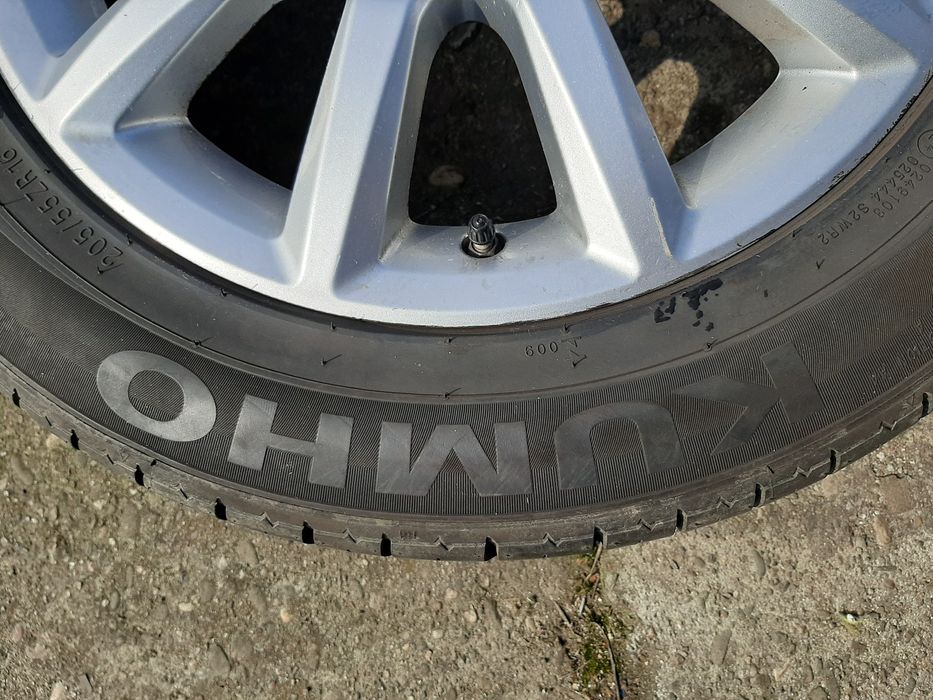 Oryginalne felgi Opel 16 cali z oponami letnimi