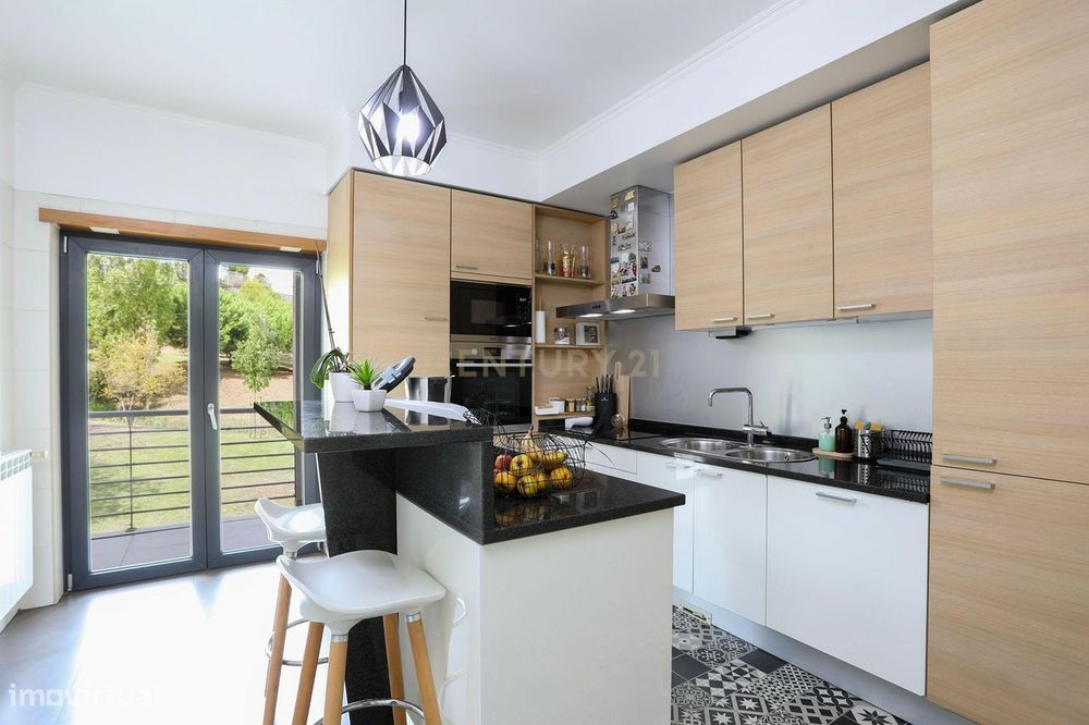 Apartamento T2 Moderno nas Colinas do Cruzeiro | 2 Lugares de Garagem