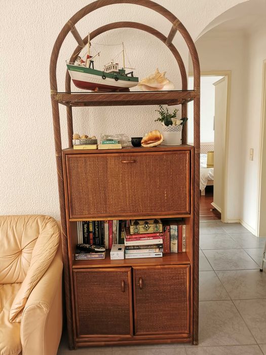 Estante bar em vime e vidro