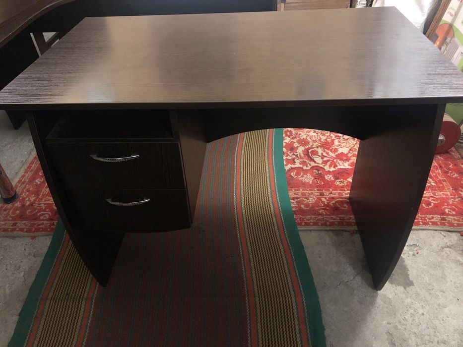 Офисный стол