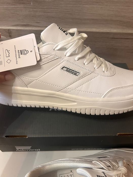 Чоловічі білі кросівки