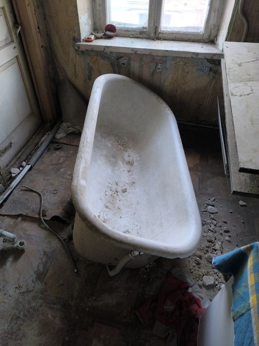 Ванна чугунна , знаходиться на 2му поверсі