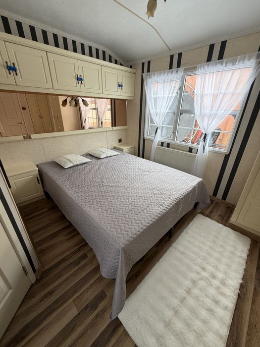 Łóżko stelaż z materacem