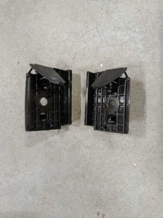 Кронштейн бампера переднього центральний лівий \ правий носік Tesla M3