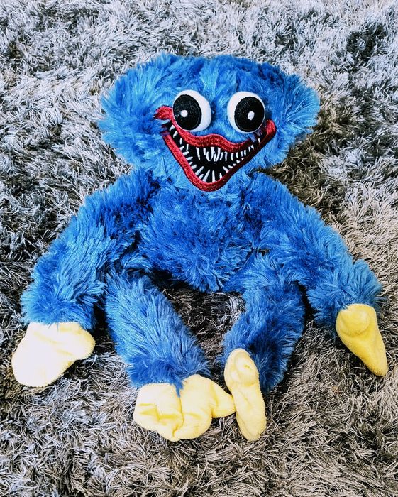 Maskotka pluszak Huggy Wuggy 40 cm stan idealny