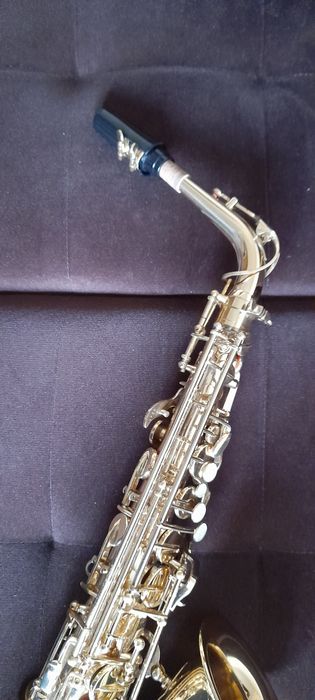 Saksofon   kpl ,ustnik futerał