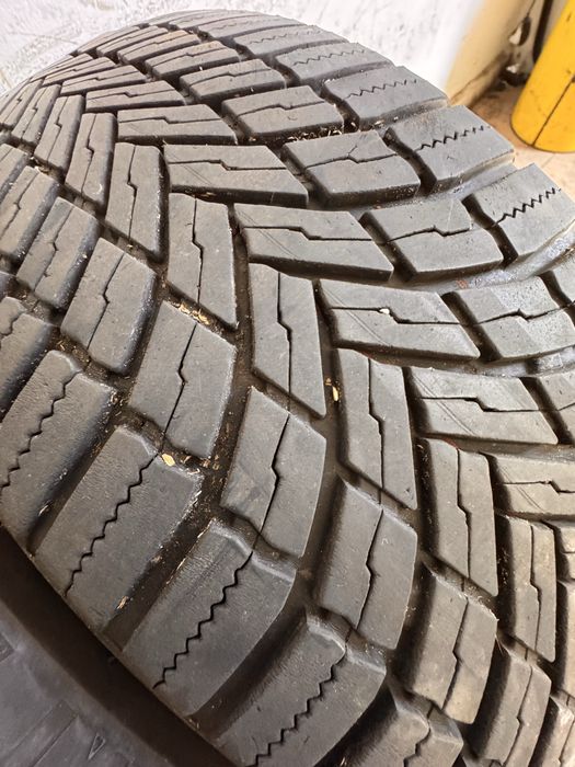 215/65/16 stan bdb 7mm 2024r cena za 2szt Bridgestone Weathercontrol