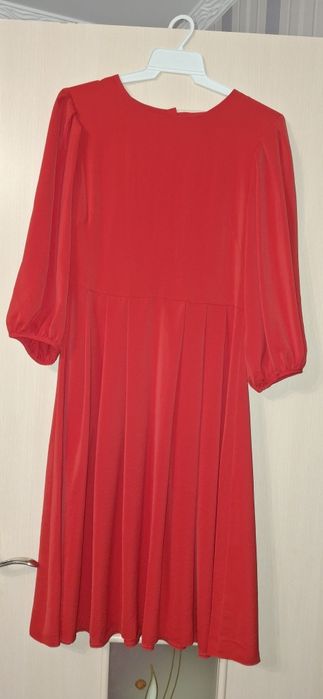 Жіноче плаття червоне