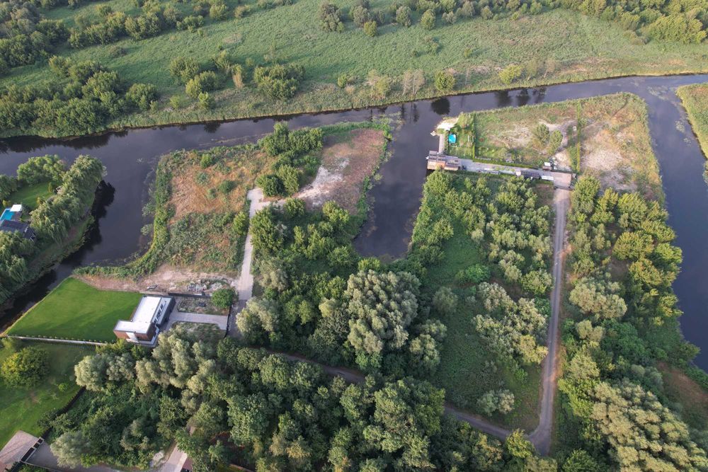 Ділянка 25 соток у котеджному містечку “Azimut River Club” річка, парк