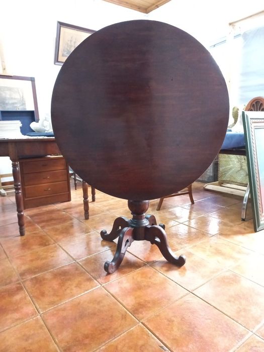 Mesa basculante antiga