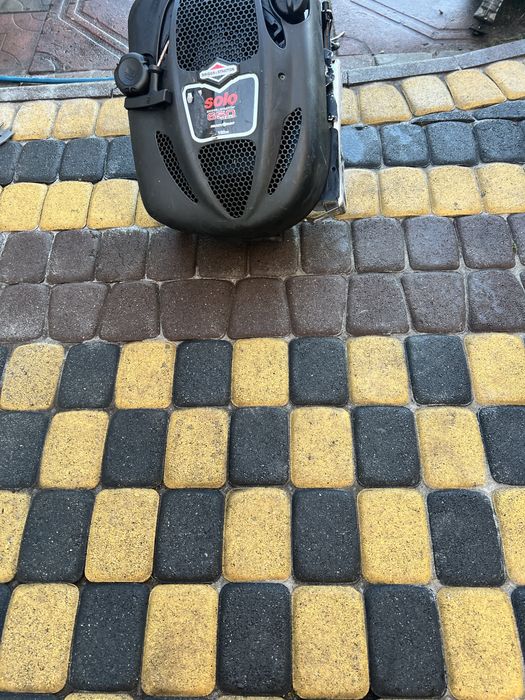 Двигун двигатель газоноксарки газонокосилки бу Briggs&stratton