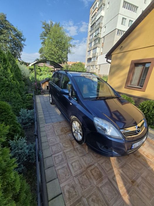 OPEL ZAFIRA 2011 року