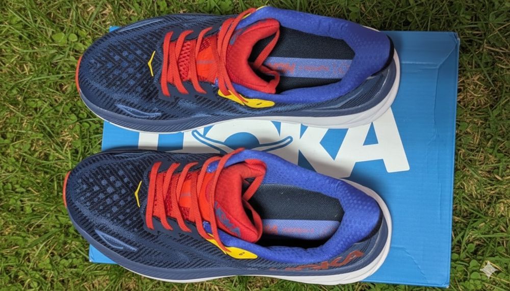 HOKA Clifton 9, 42 розмір кросівки для бігу