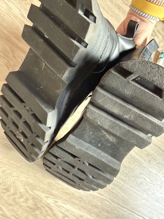 Ботинки жіночі