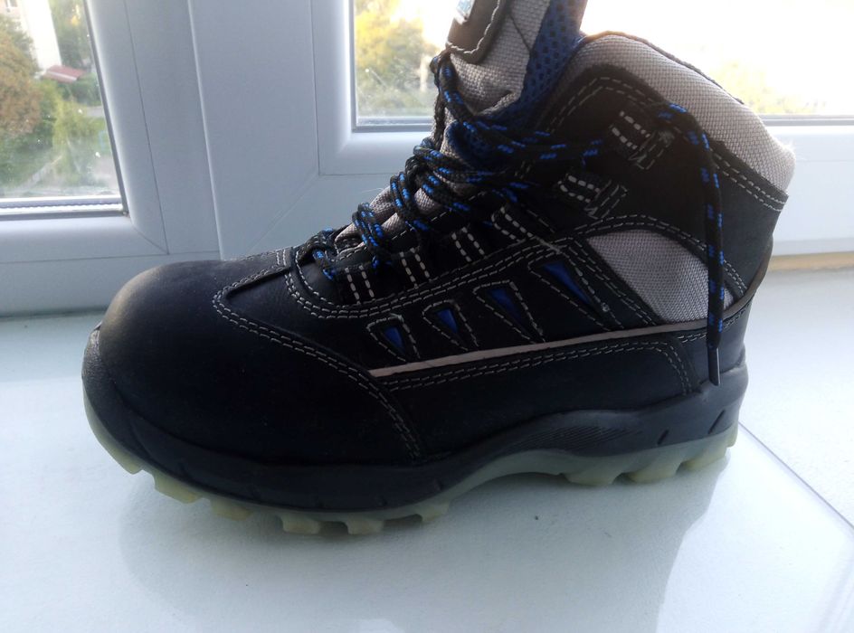 Кросівки, нові (Німеччина )