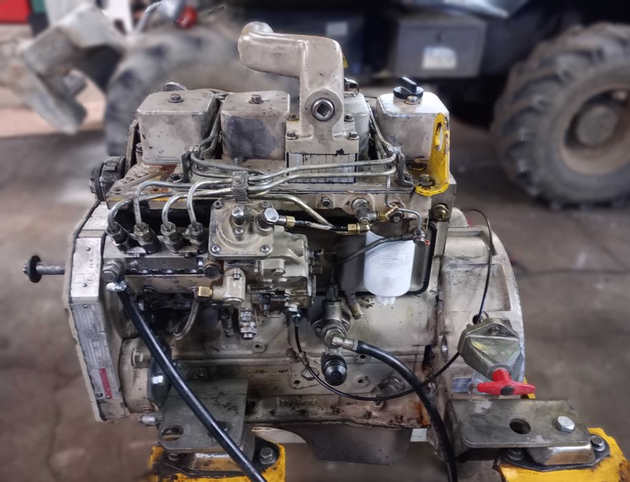 MECALAC 12 - silnik Cummins B3.9-C