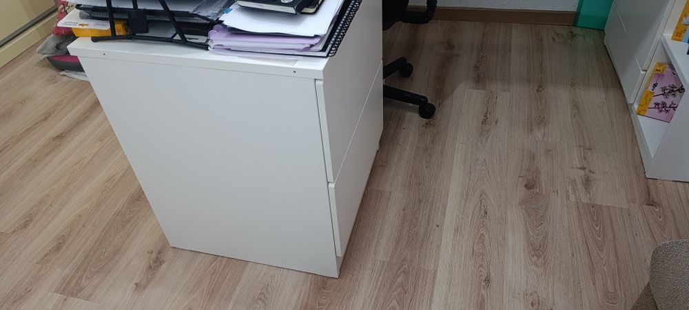 Quarto completo e  em bom estado 
Cama alta, branco brancSMÅSTAD
Cama