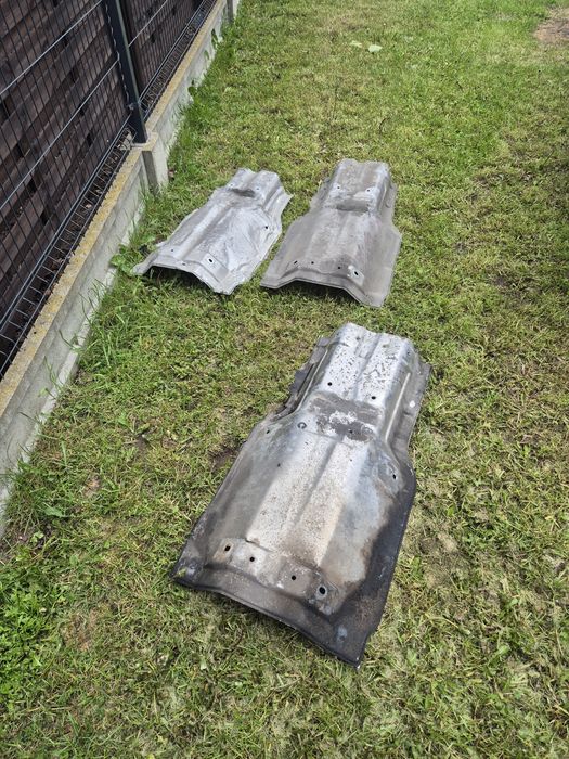 Bmw e34 m5 v8 oslony pod silnik oryginalne igla stan