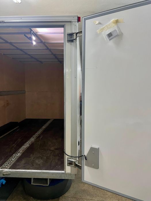 Reboque espaçoso como novo