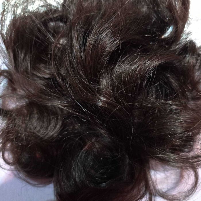 Пучок из натуральных волос темно-русого цвета (Франция).