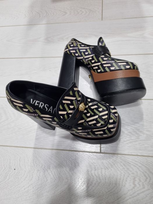 Шикарные туфли Versace