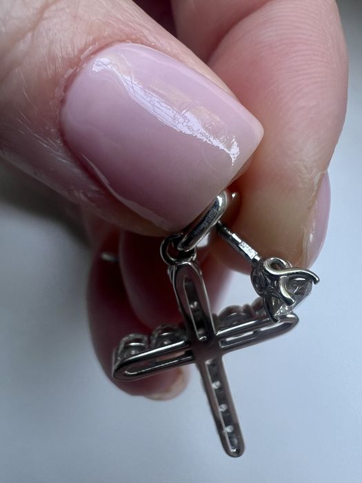Продам серьги и крест с бриллиантами природными  1,60 Ct.