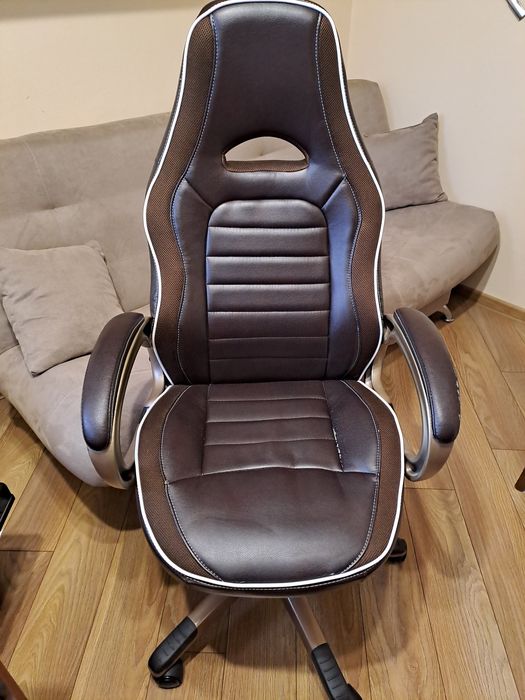 Fotel biurowy regulowany