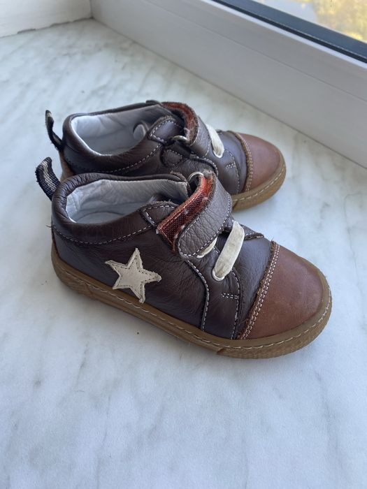 Кросівки, кеди, взуття на осінь-весну