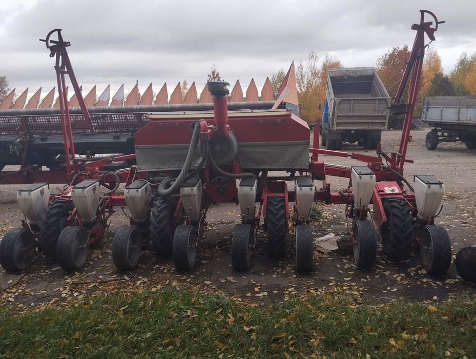 Сівалка пропашна BECKER KP 8, навісна, пневматична, анкерна, 2010 р.в.