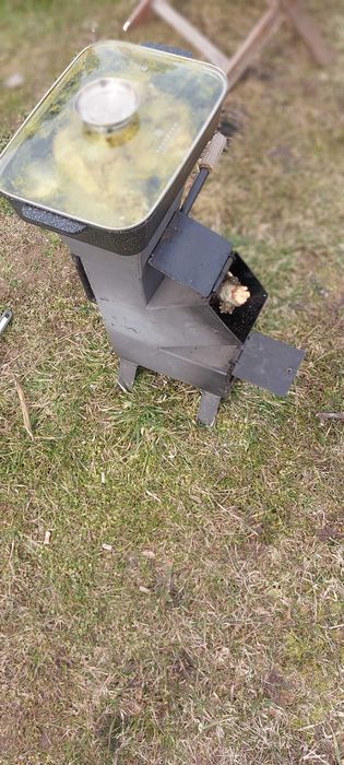 Piec rakietowy. Grill na działke .Ryby .Biwak