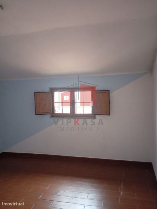 Moradia T2 para pequena remodelação