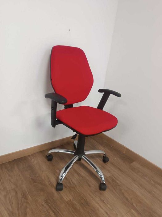 Крісло офісне Master GTRw chr каркас хром в гарному стані м. Шулявська