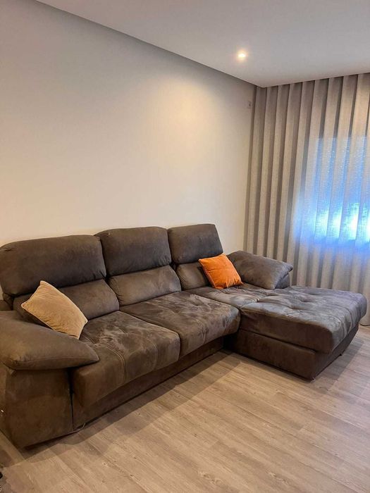 Sofá com chaise longue