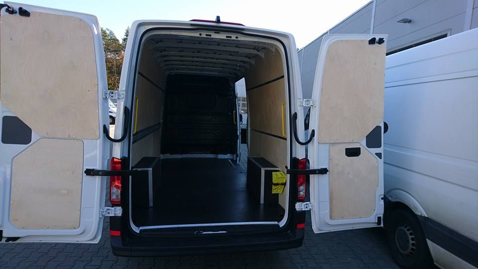 VW Crafter L3H2 Zabudowa ze sklejki