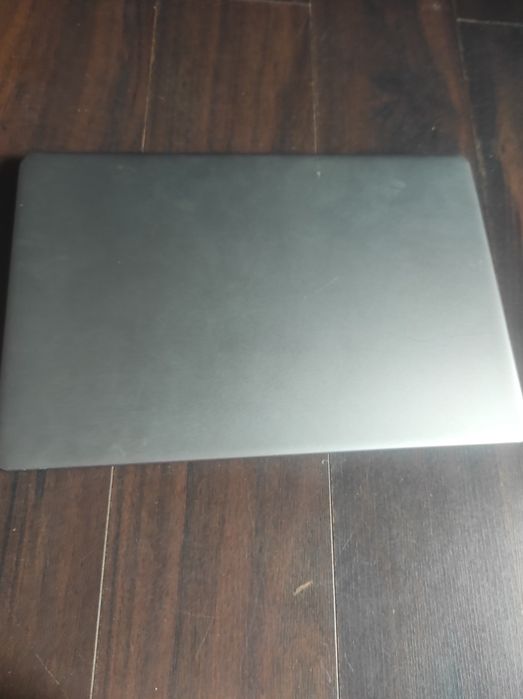 Laptop delikatnie uszkodzony