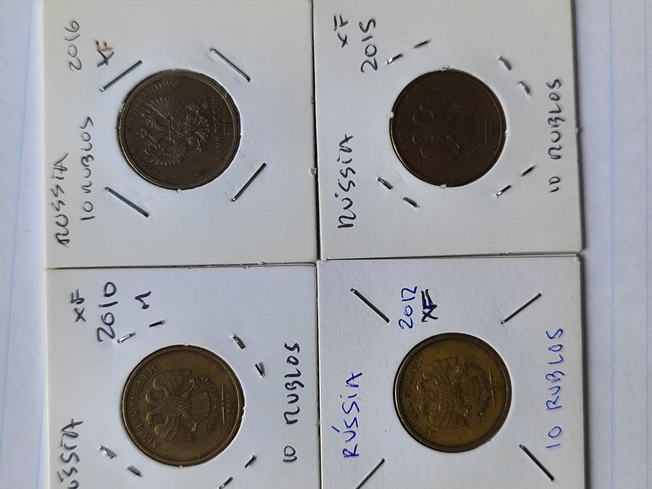 Lote de 28 moedas da Rússia em diferentes estados de conservação.