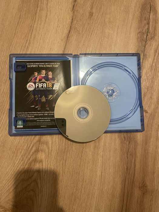 FIFA 18 Game for PlayStation 4 (CIB)64751908327937122